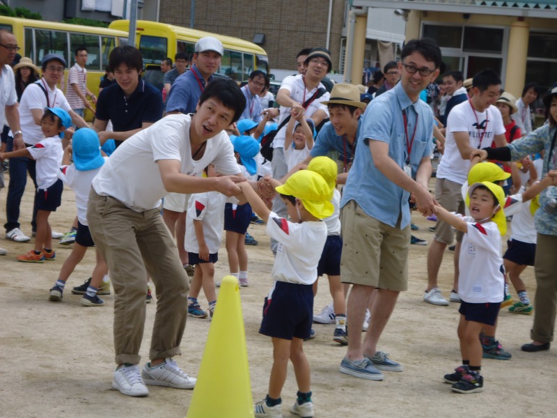 日曜参観 お父さんと一緒 岡山市の幼稚園型認定こども園 私立つしま幼稚園