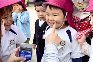 つしま幼稚園 2歳児あんず組 新年にこにこ会