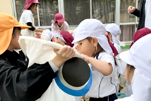 つしま幼稚園 2歳児クラス こいのぼり会