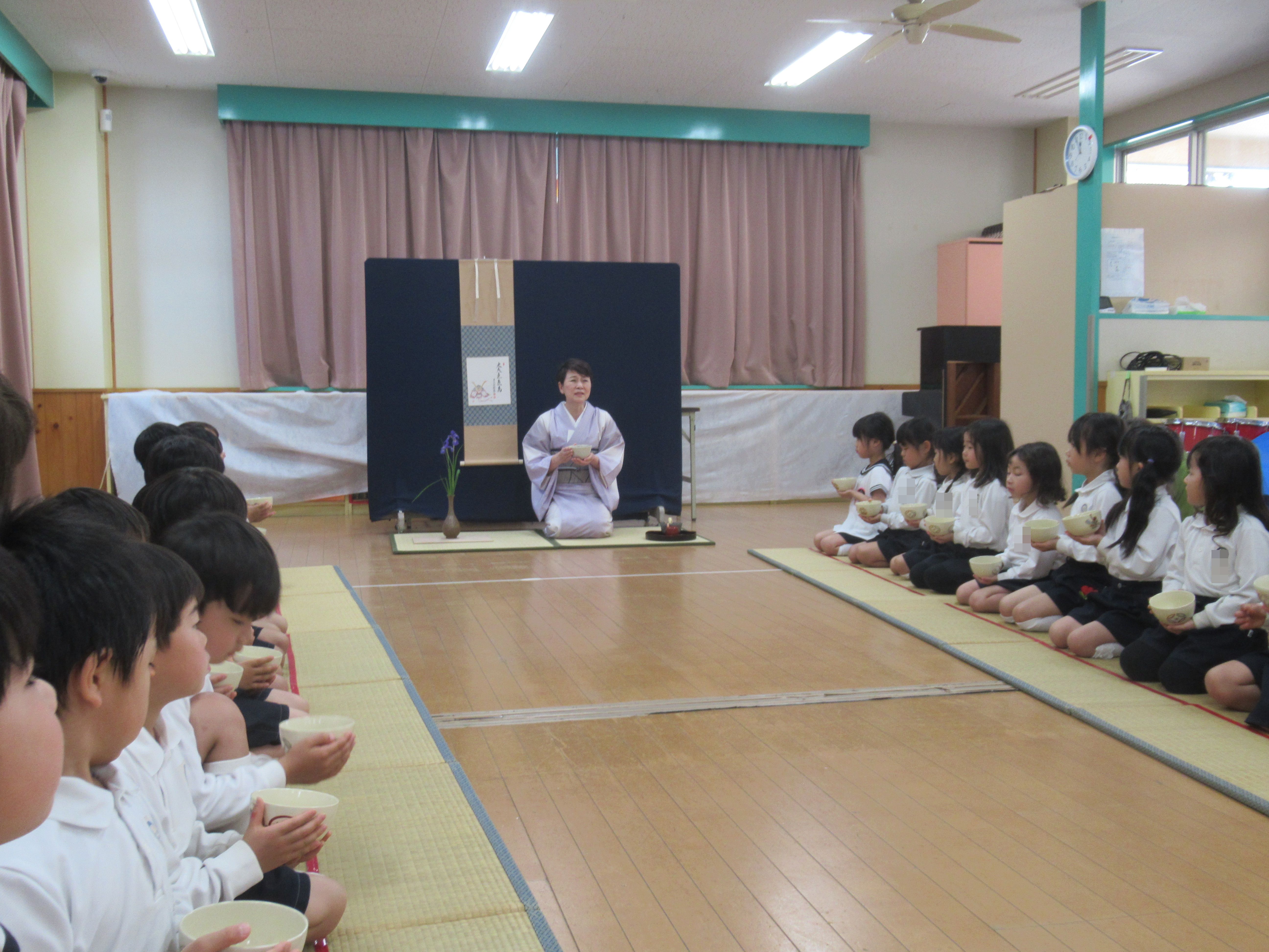 お茶のおけいこがありました（5歳児クラス） - 新着情報(園の生活